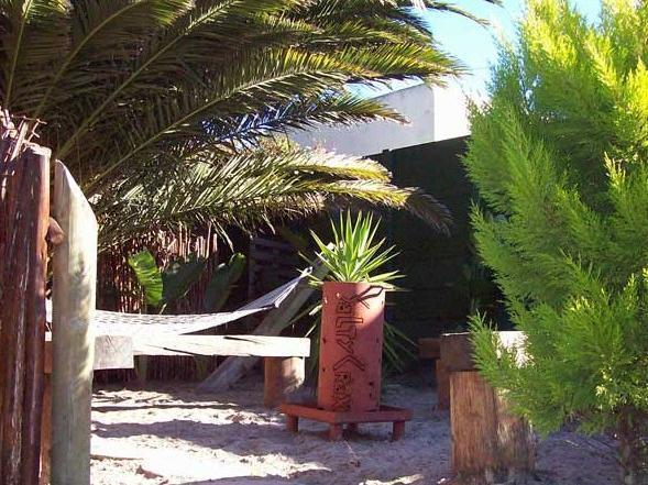 Saltycrax Backpackers And Surf Hostel Bloubergstrand Exterior foto