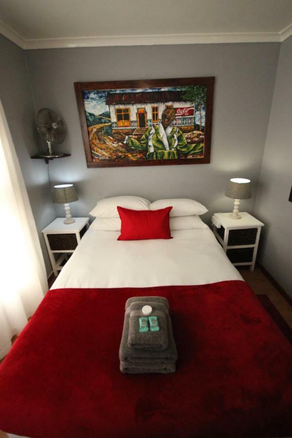 Saltycrax Backpackers And Surf Hostel By Curiocity Bloubergstrand Exterior foto