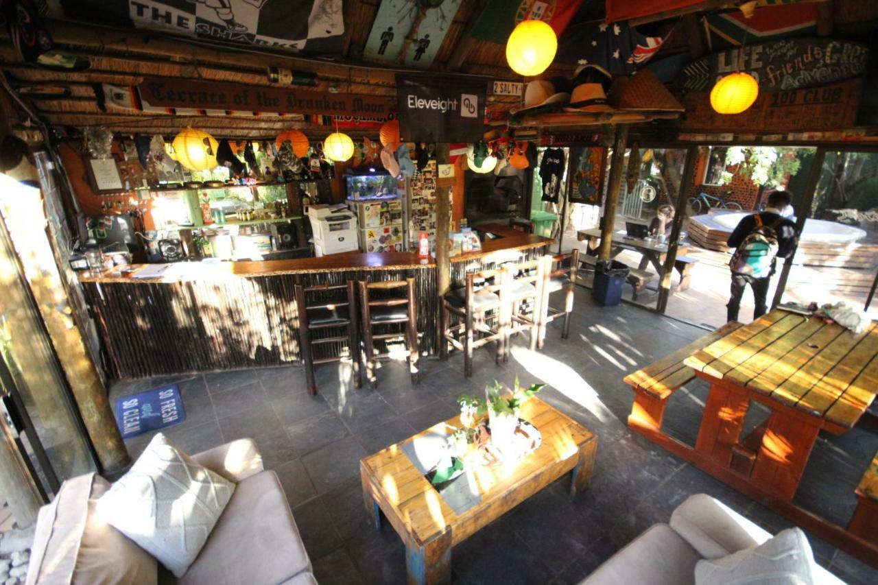 Saltycrax Backpackers And Surf Hostel Bloubergstrand Exterior foto