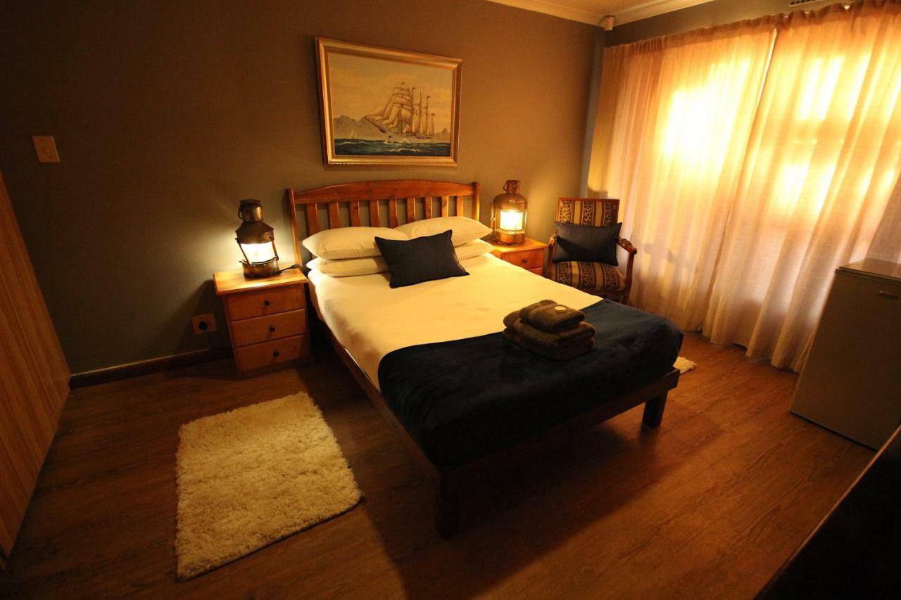 Saltycrax Backpackers And Surf Hostel Bloubergstrand Exterior foto