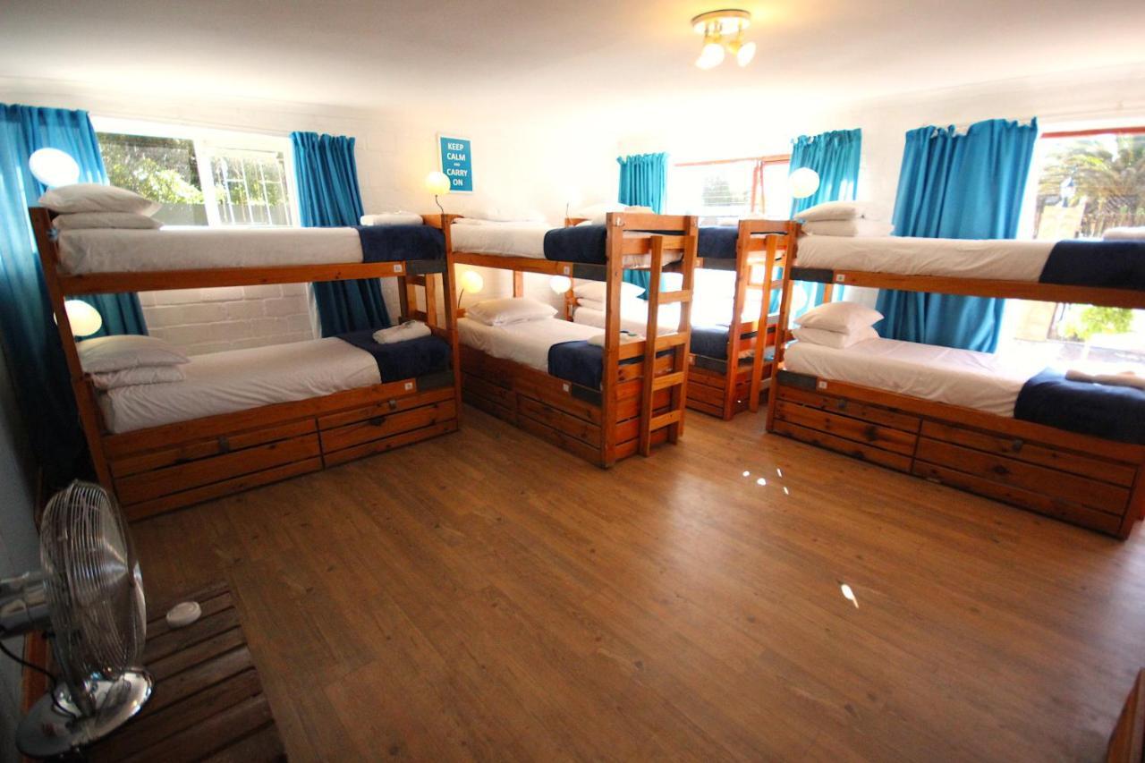 Saltycrax Backpackers And Surf Hostel Bloubergstrand Exterior foto