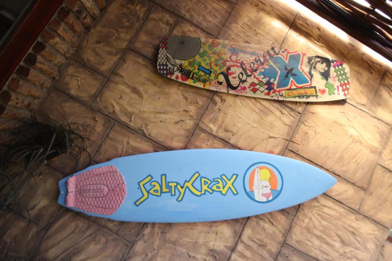 Saltycrax Backpackers And Surf Hostel Bloubergstrand Exterior foto